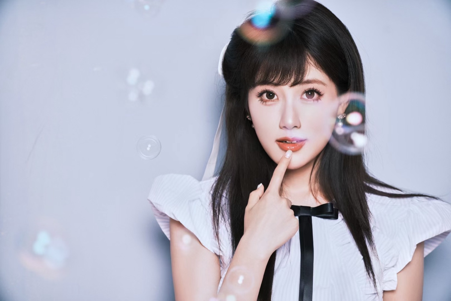 李艺彤